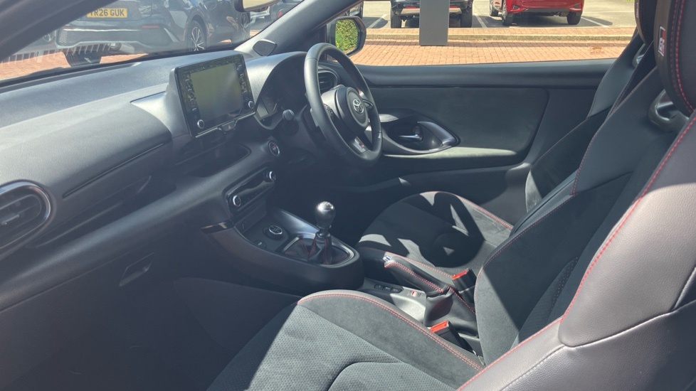 Toyota Yaris 1.5 Hybrid Design Cvt White #5