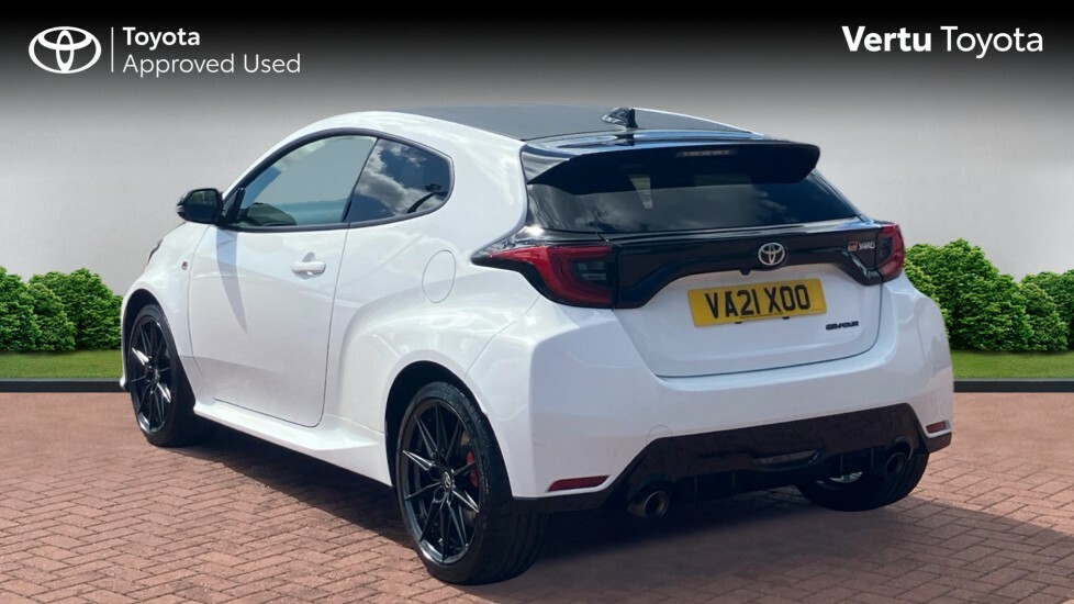 Toyota Yaris 1.5 Hybrid Design Cvt White #4