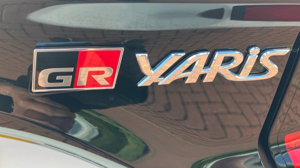 Toyota Yaris 1.5 Hybrid Design Cvt White #50