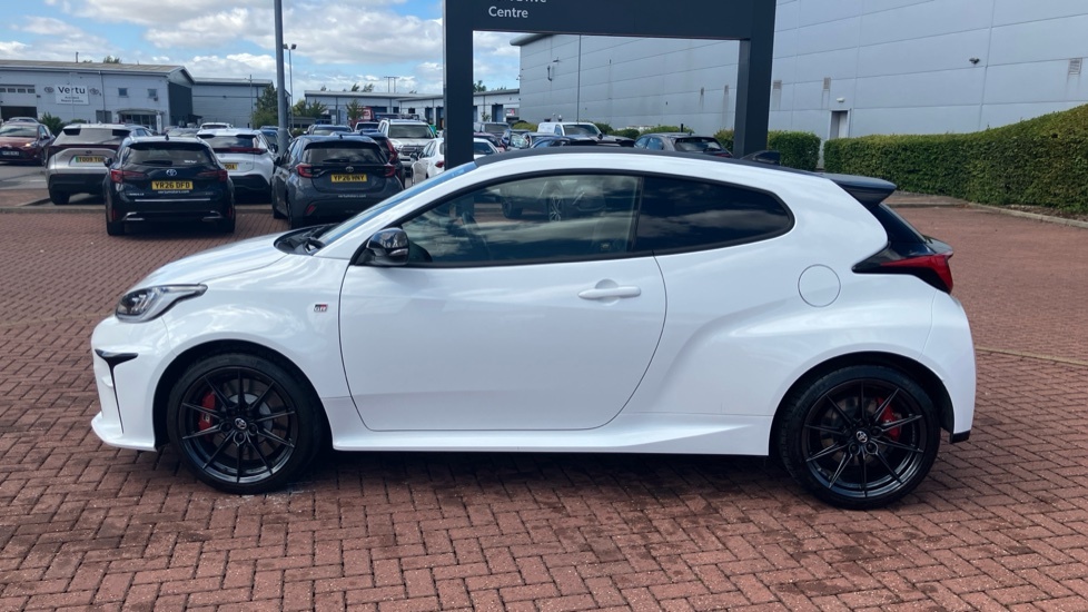 Toyota Yaris 1.5 Hybrid Design Cvt White #54
