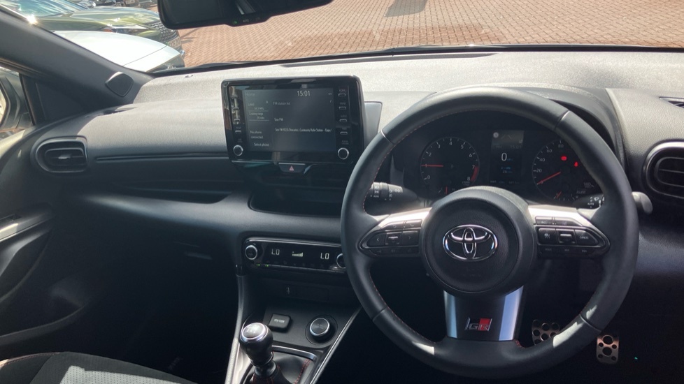 Toyota Yaris 1.5 Hybrid Design Cvt White #6