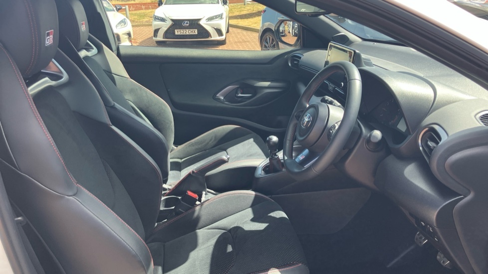 Toyota Yaris 1.5 Hybrid Design Cvt White #12