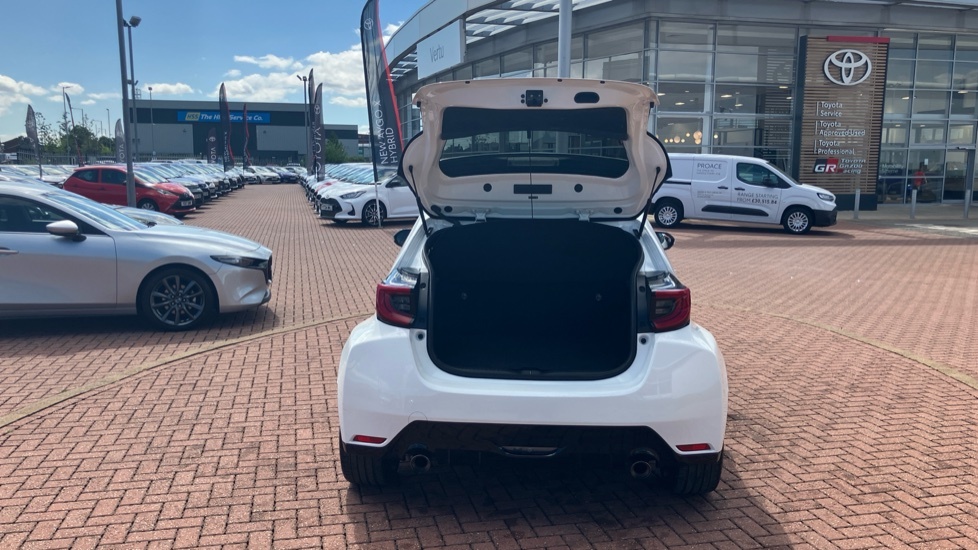 Toyota Yaris 1.5 Hybrid Design Cvt White #49