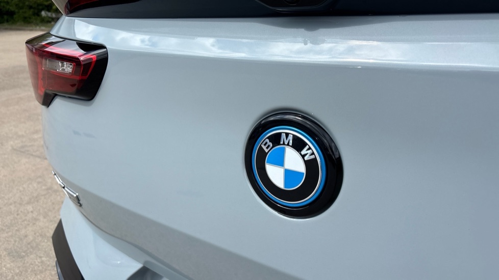 BMW iX2 30 66.5Kwh M Sport Xdrive 11Kw Charger White #26