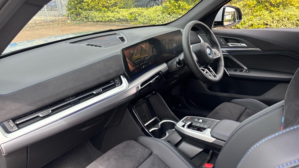 BMW iX2 30 66.5Kwh M Sport Xdrive 11Kw Charger White #7