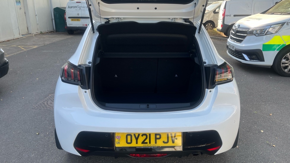 Peugeot 208 Allure Premium OY21PJV White #4