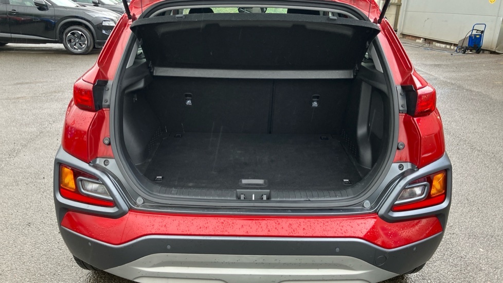 Hyundai Kona Premium Red #4