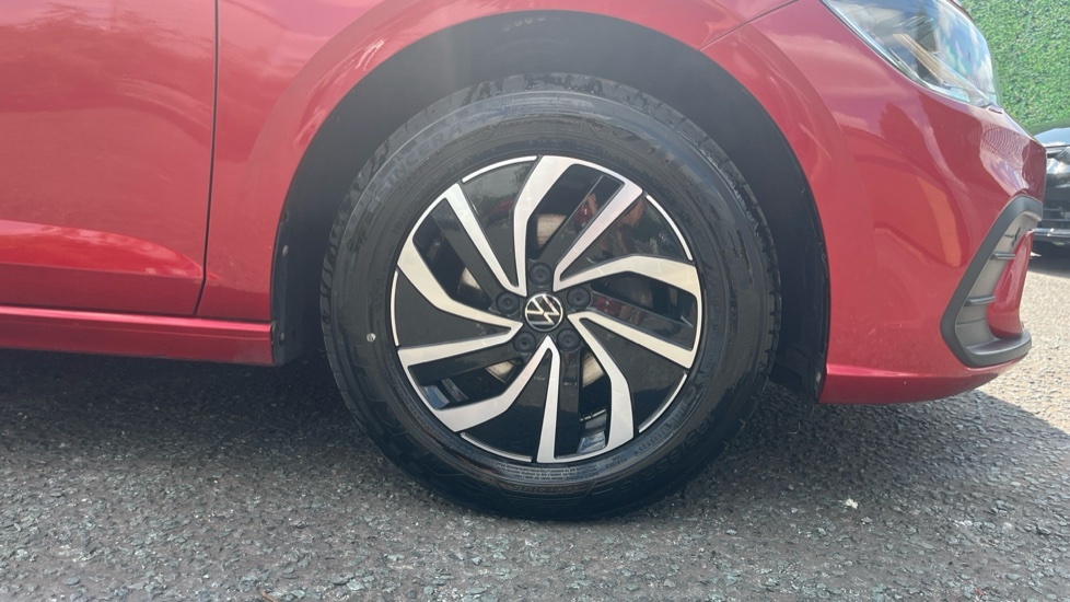 Volkswagen Polo Life YB22VBK Red #5