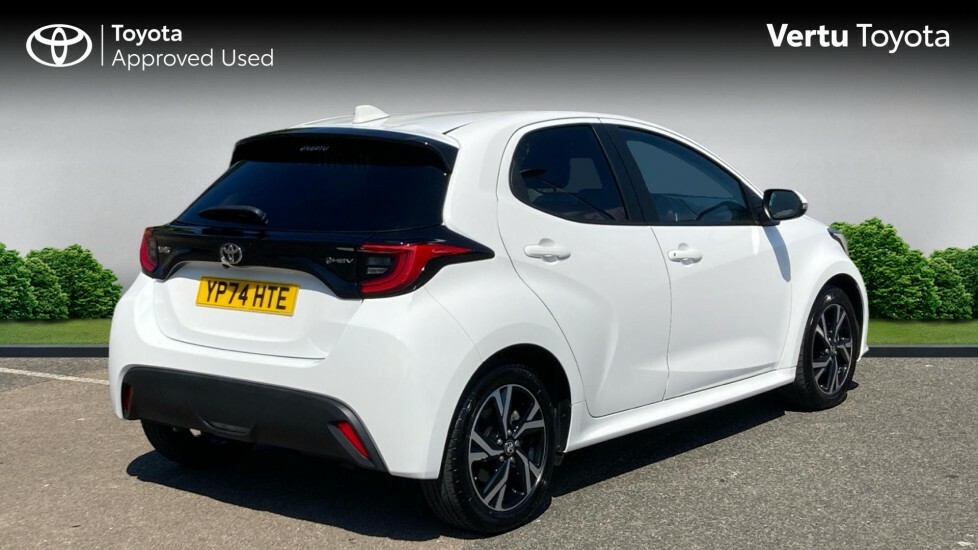 Toyota Yaris Design YP74HTE White #2