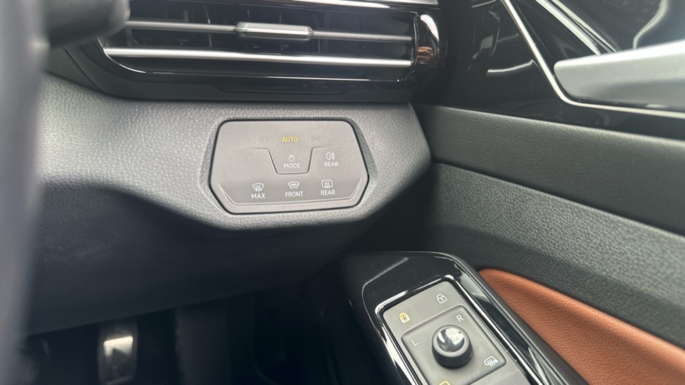 Volkswagen ID.4 Pro Performance 77Kwh Family Suv Black #41