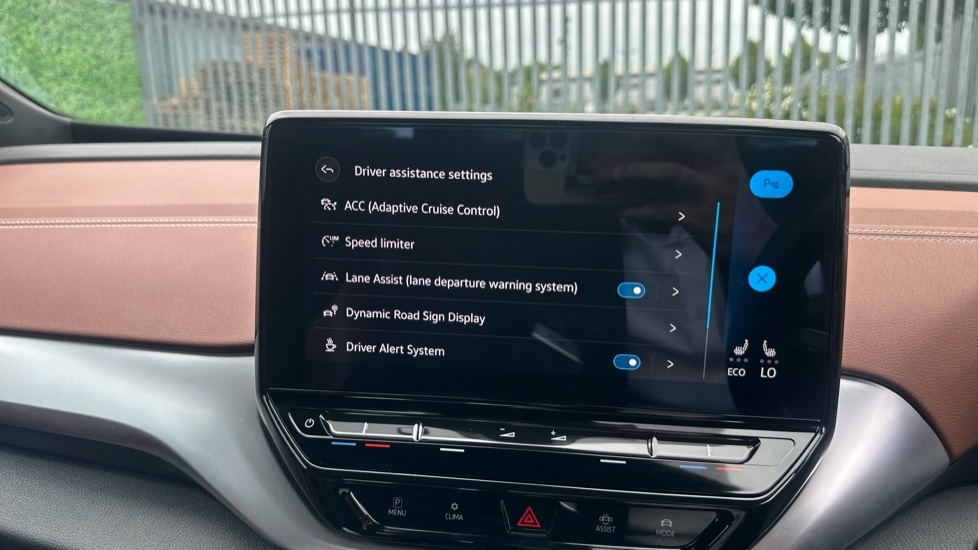 Volkswagen ID.4 Pro Performance 77Kwh Family Suv Black #36