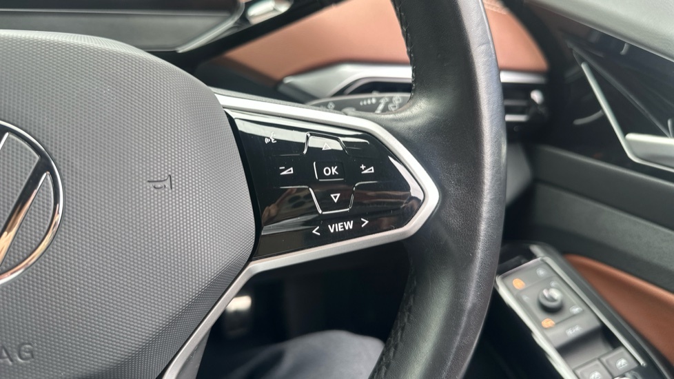 Volkswagen ID.4 Pro Performance 77Kwh Family Suv Black #18
