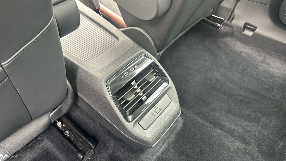 Volkswagen ID.4 Pro Performance 77Kwh Family Suv Black #27