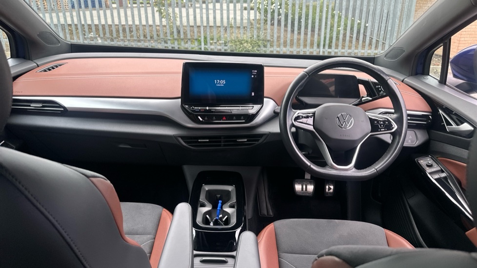 Volkswagen ID.4 Pro Performance 77Kwh Family Suv Black #9