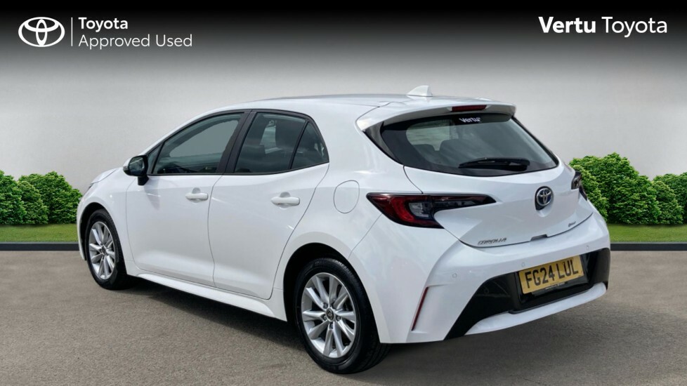 Toyota Corolla Icon White #4