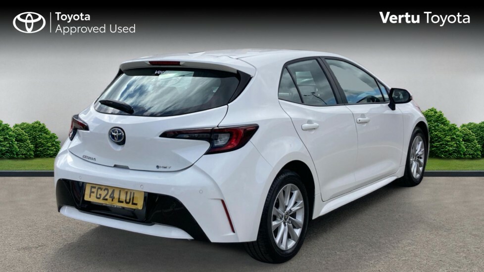 Toyota Corolla Icon White #2