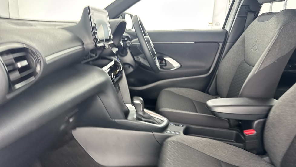 Toyota Yaris Cross Design White #5