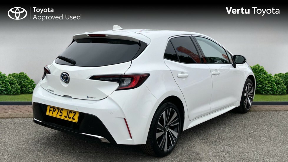 Toyota Corolla Design FP75JCZ White #2