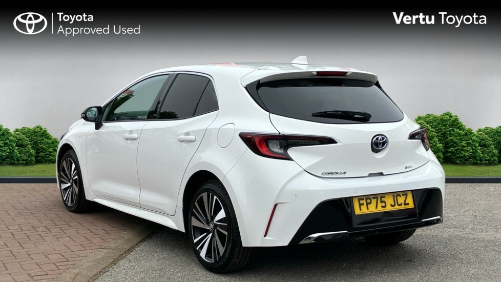 Toyota Corolla Design FP75JCZ White #4