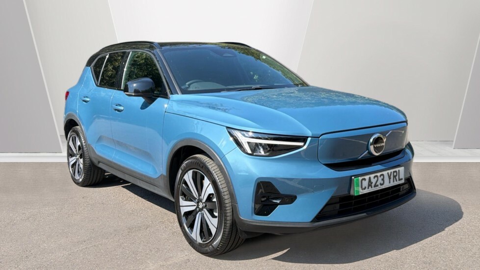 Volvo XC40 Plus Blue