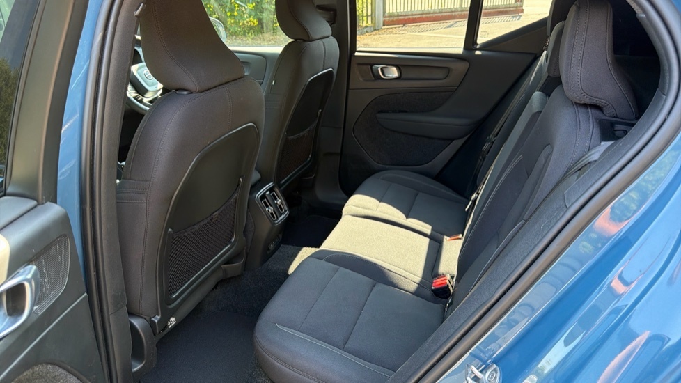 Volvo XC40 Plus Blue #6