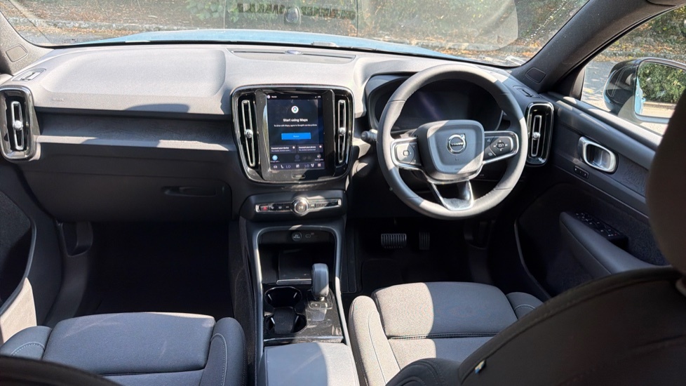 Volvo XC40 Plus Blue #5
