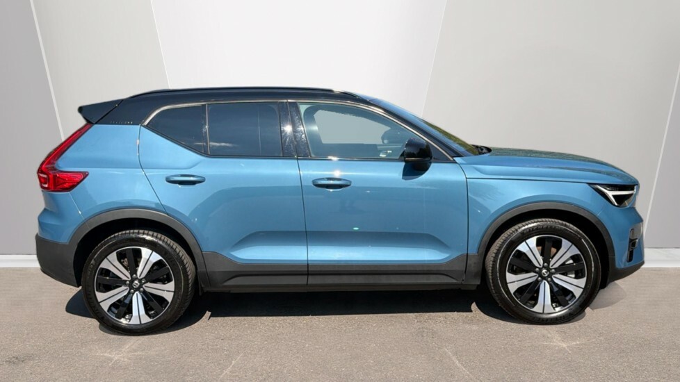 Volvo XC40 Plus Blue #3