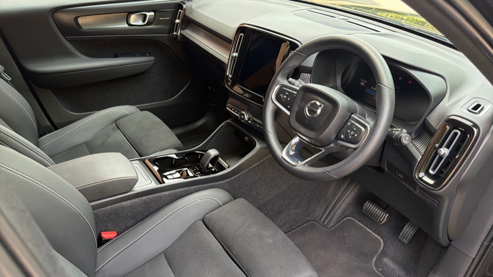 Volvo XC40 Ultimate OW72CDE Black #4