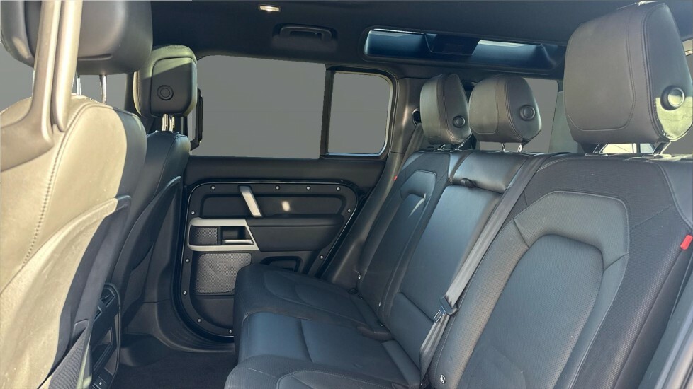 Land Rover Defender 110 X-dynamic Hse Black #4