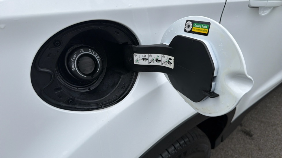 Ford Kuga 1.5 Tdci Zetec Suv Euro 6 Ss White #39