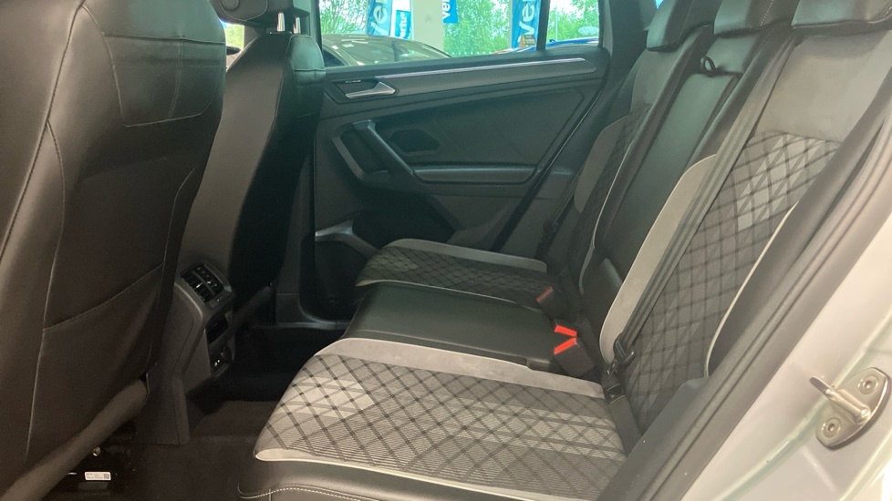 Volkswagen Tiguan 2.0 Tdi Life Black #16