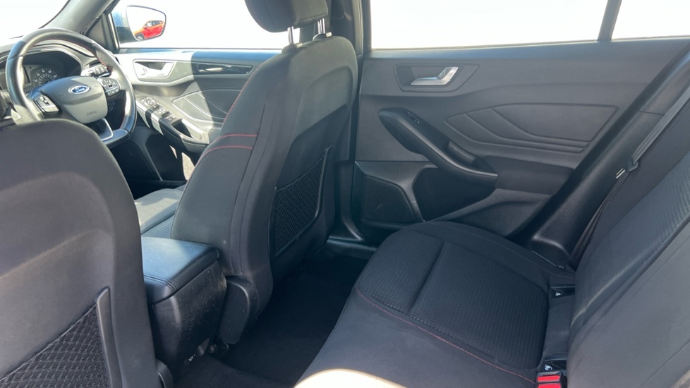 Ford Focus St-line X Non Local Svp 1.0L Ford Ecoboost White #16