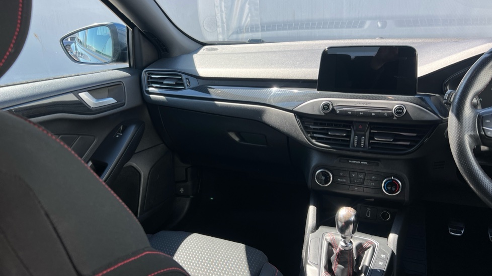 Ford Focus St-line X Non Local Svp 1.0L Ford Ecoboost White #14