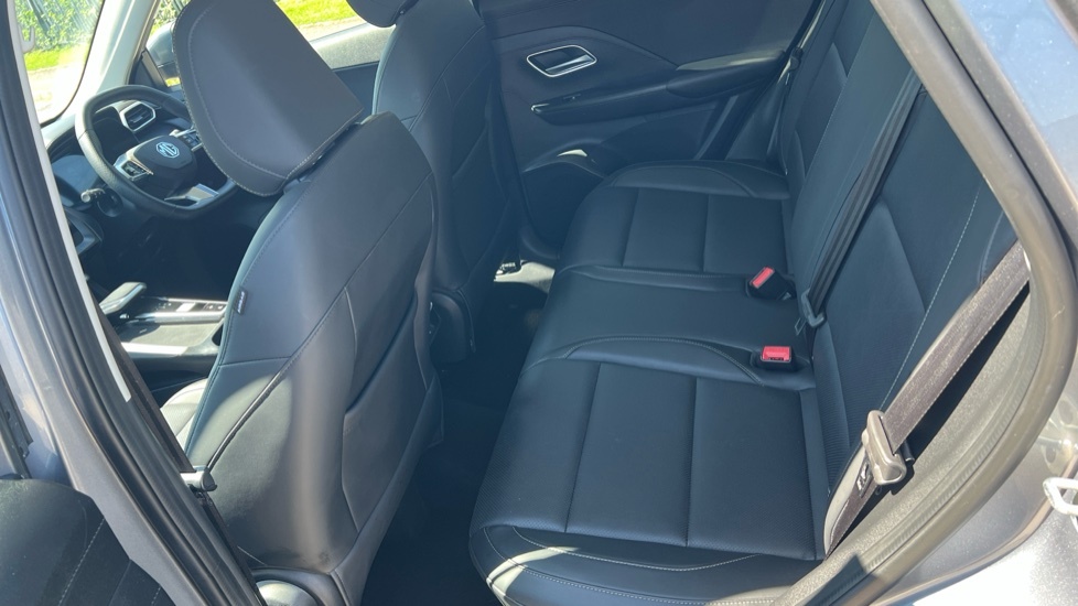 MG ZS 1.5 Hybrid Trophy Suv Hybrid Euro Red #16