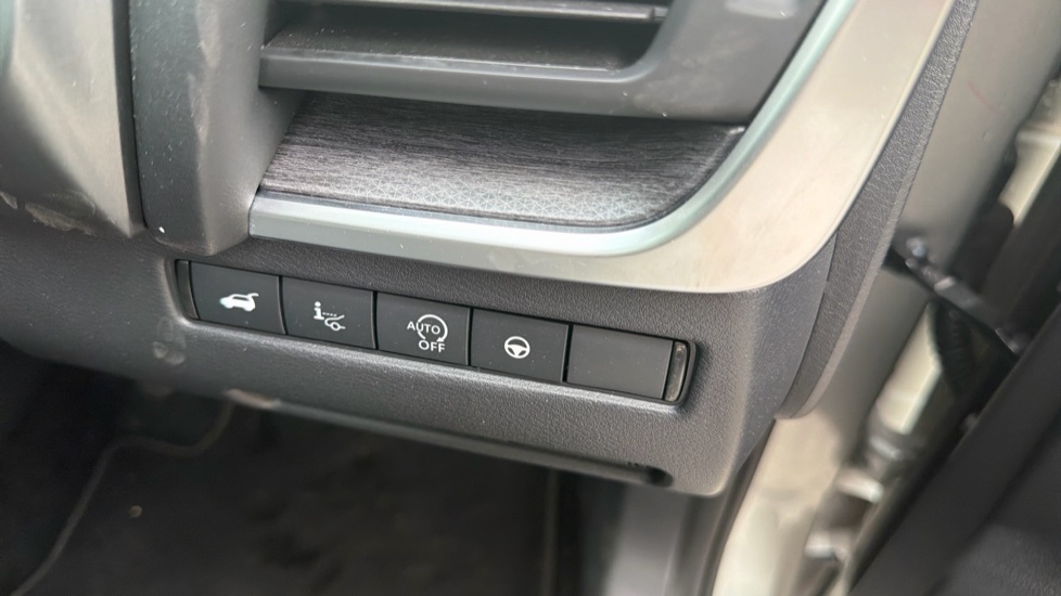Nissan Qashqai 1.3 Dig-t Mh 158 N-connecta Xtronic Silver #24
