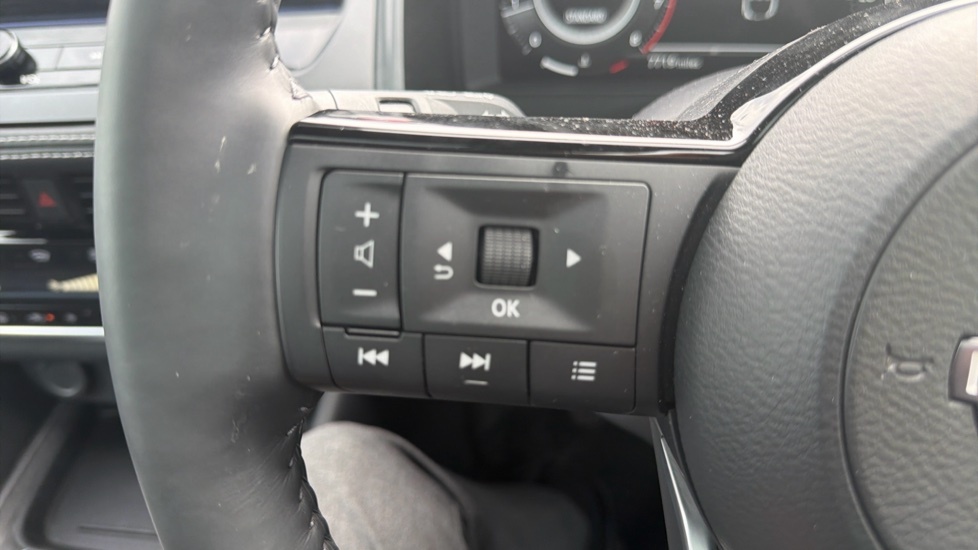 Nissan Qashqai 1.3 Dig-t Mh 158 N-connecta Xtronic Silver #27