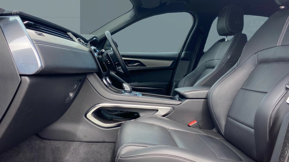 Jaguar F-Pace R-dynamic Se Black Red #3