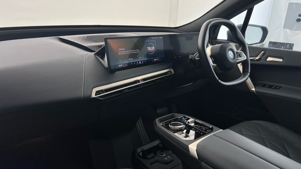 BMW iX 240Kw Xdrive40 M Sport 76.6Kwh Sky White #7