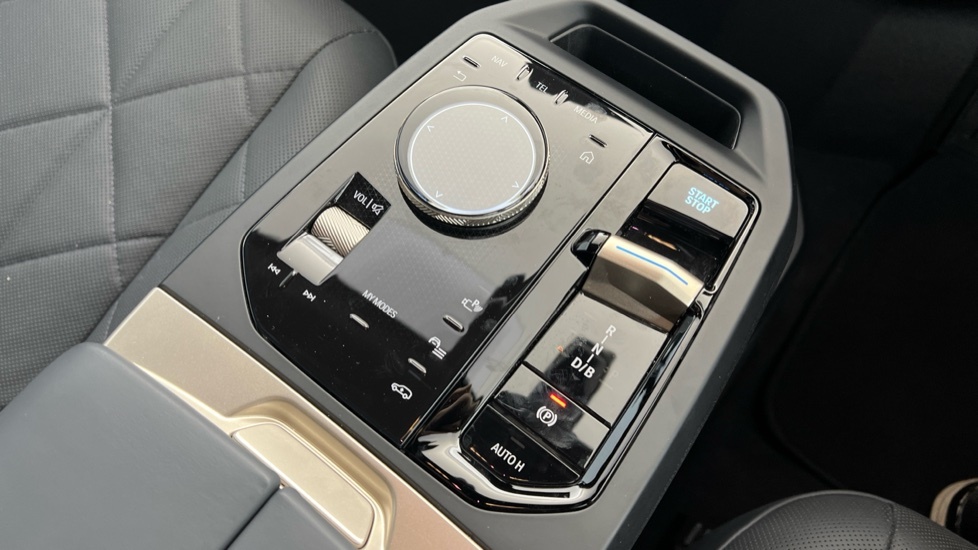 BMW iX 240Kw Xdrive40 M Sport 76.6Kwh Sky White #10