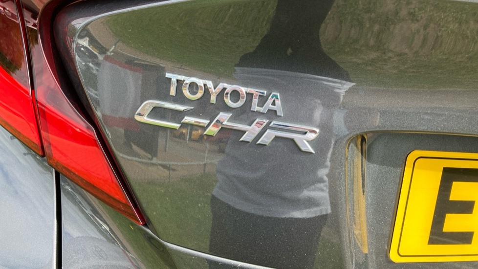 Toyota C-Hr 1.8 Vvt-h Excel Cvt Euro 6 Ss White #58