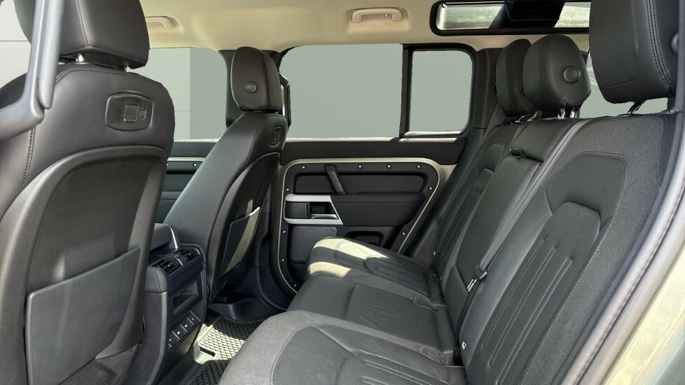 Land Rover Defender First Edition Green #4