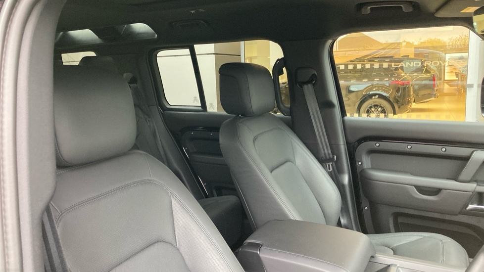 Land Rover Defender 130 3.0 P400 X 130 8 Seat Green #24
