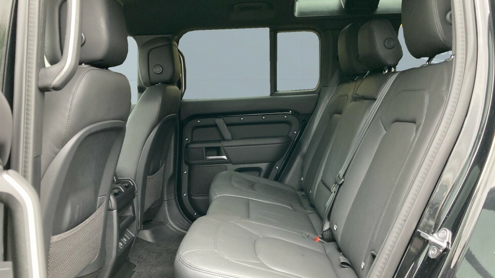 Land Rover Defender 130 X-dynamic Hse Black #4