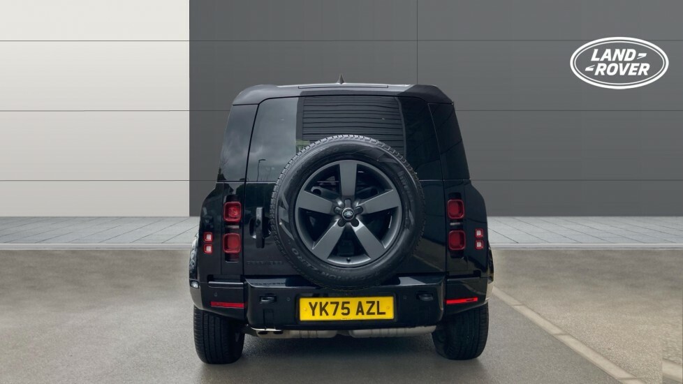 Land Rover Defender 130 X-dynamic Hse Black #6