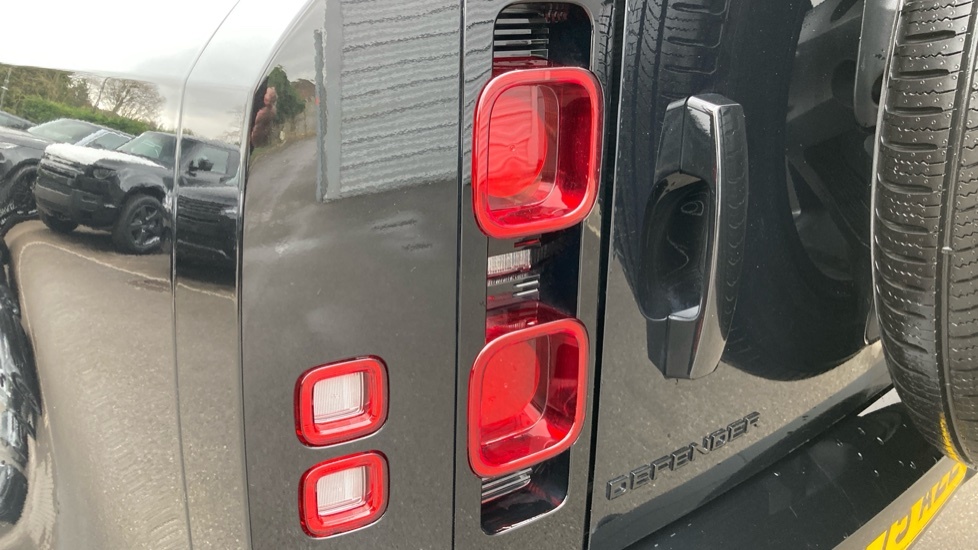 Land Rover Defender 130 3.0 P400 X 130 8 Seat Green #19