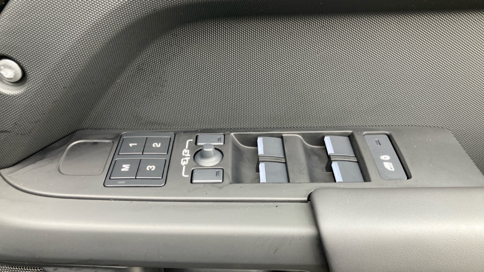 Land Rover Defender 130 3.0 P400 X 130 8 Seat Green #22