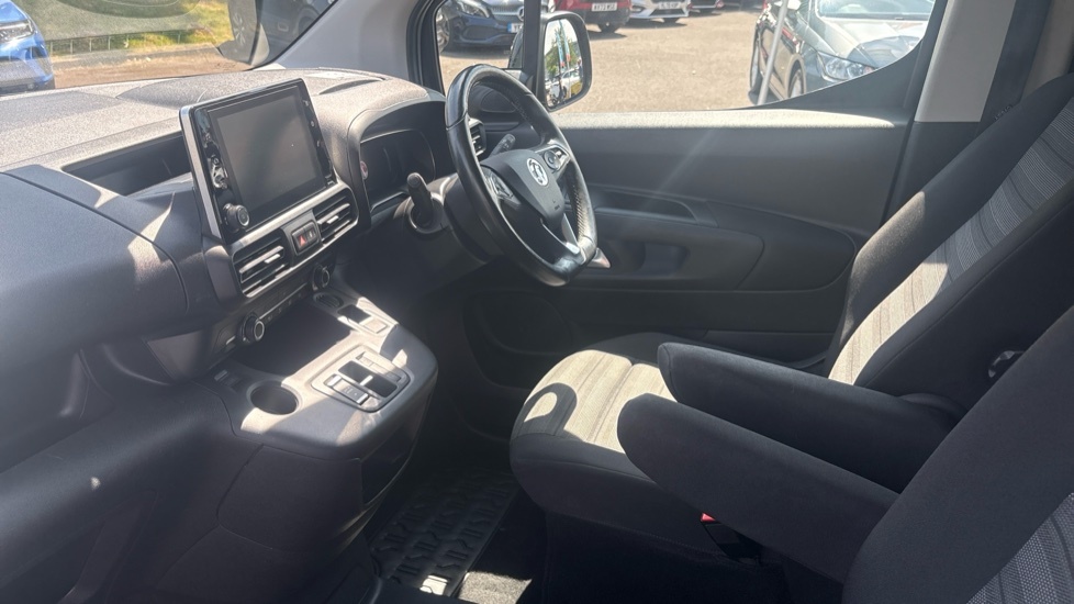 Vauxhall Combo-e Life 100Kw Se 50Kwh Black #9