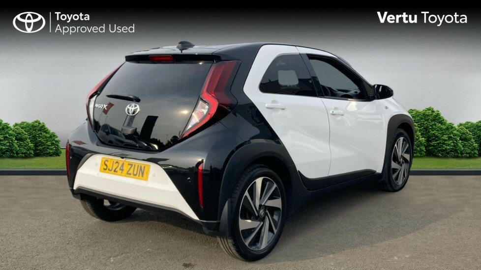 Toyota Aygo X Edge White #2