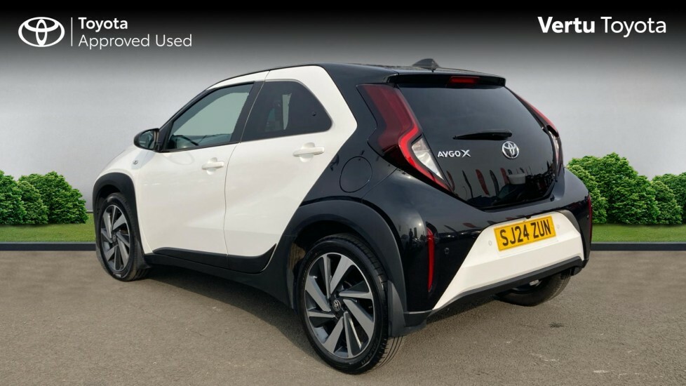 Toyota Aygo X Edge White #4