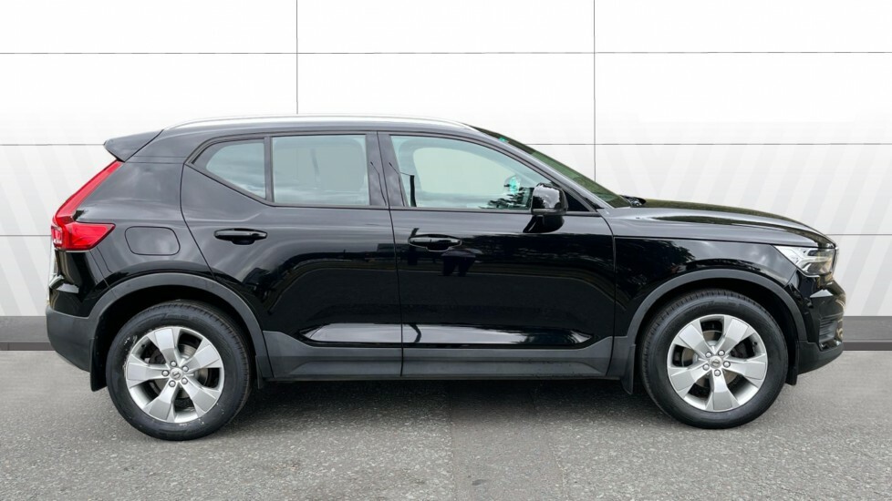 Volvo XC40 Momentum Black #5